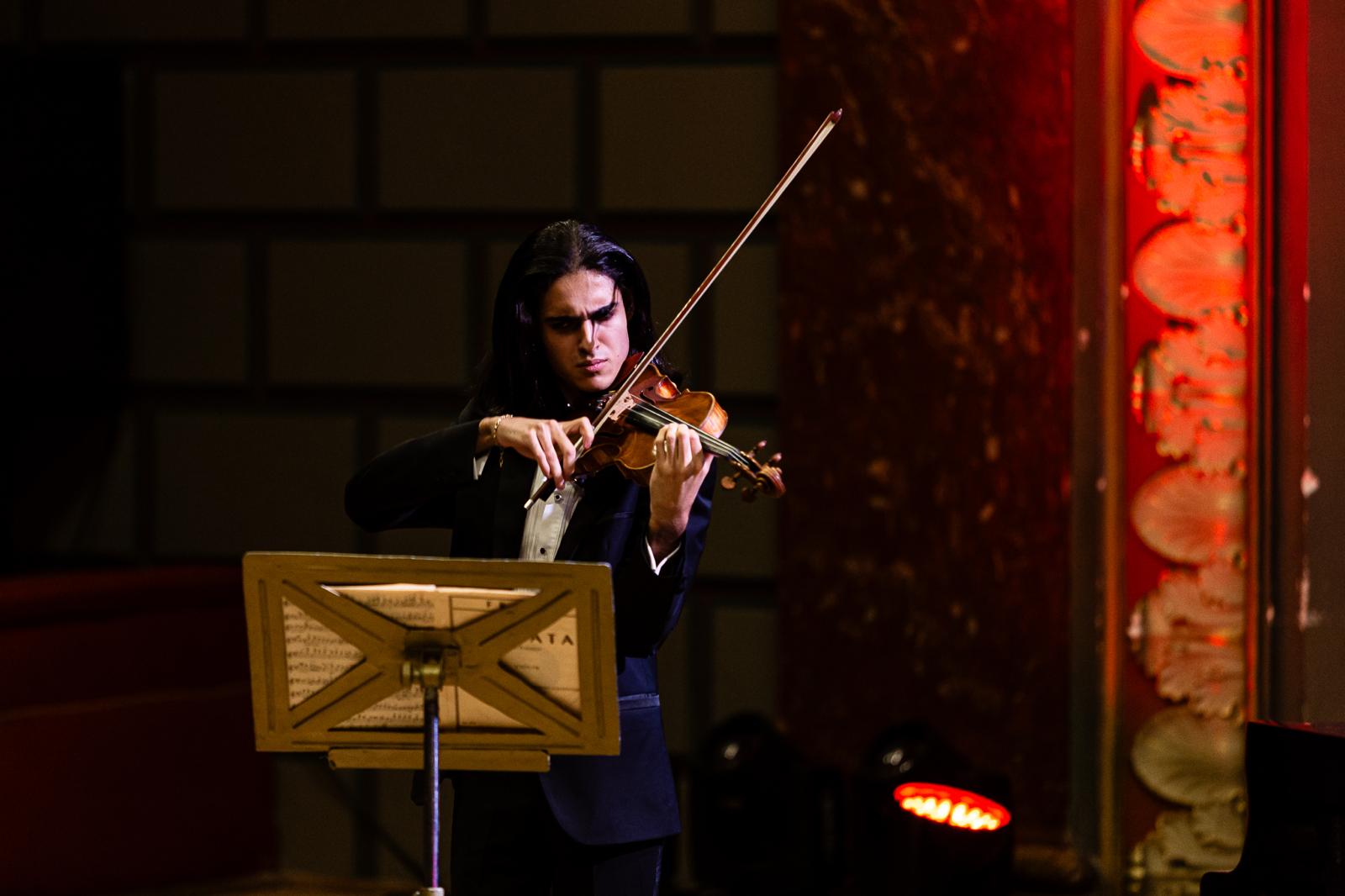 Antonio Piculeață performing under stage lights