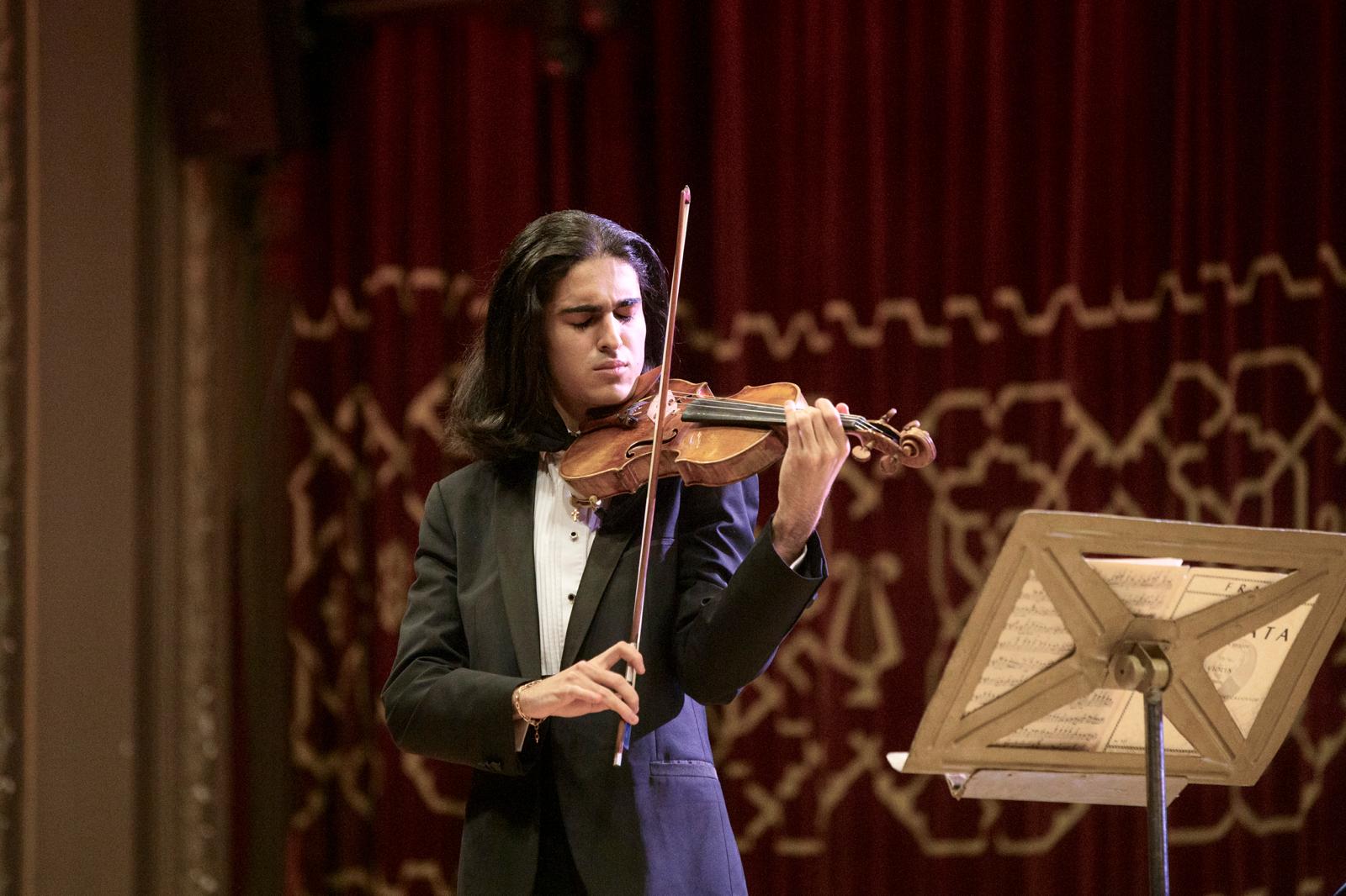Antonio Piculeață performing on a concert hall stage