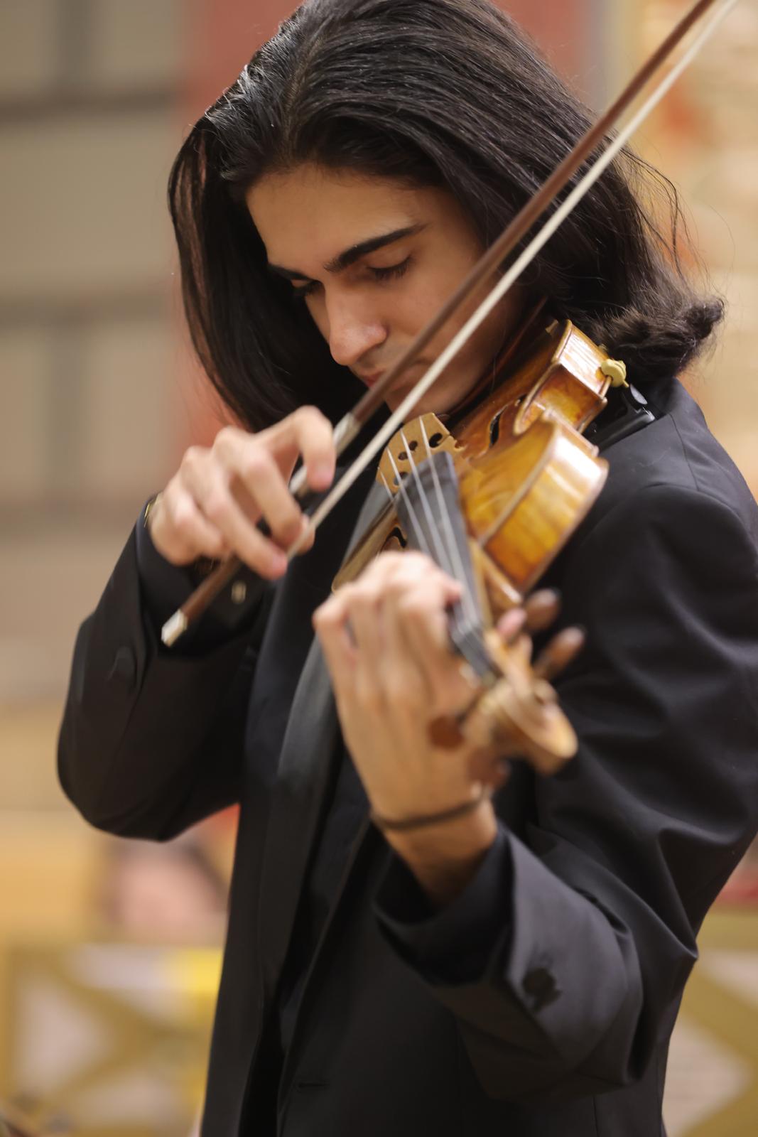 Antonio Piculeață playing the violin