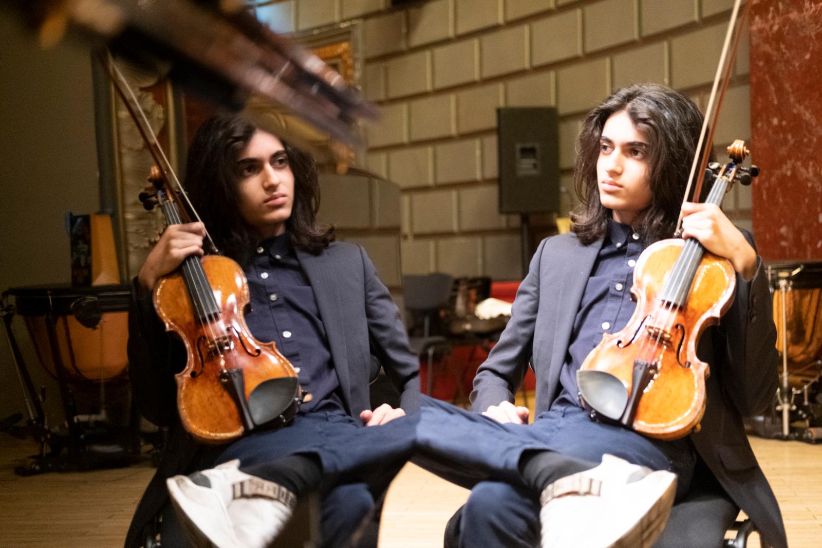 Antonio Piculeață backstage with a fellow violinist